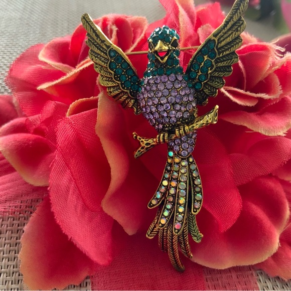 multi colored stones Jewelry - Lovely bird brooch with colorful stones. wings a flutter. Violet, aqua etc.